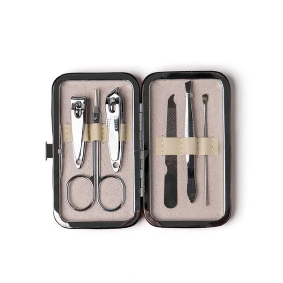 2/$10 Olivia Moss Mani Pedi Ready 6 Piece Nail Kit - Picture 7 of 8